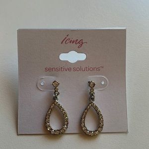 NWT Icing drop stud earrings